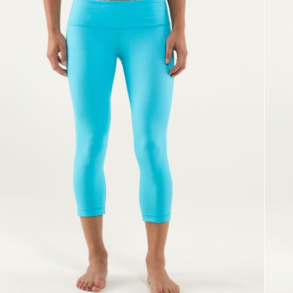 lululemon athletica Pants - Lululemon Wunder Under Crop size 4 (waist 16”) Spry Blue leggings